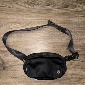 Lululemon Everywhere Women's Belt Bag Black Activewear Pack